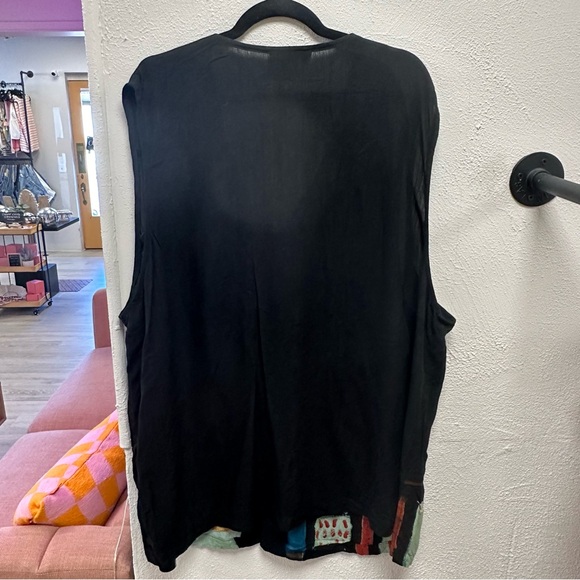 Vintage Carole Little black rayon vest with buttons - Picture 5 of 6